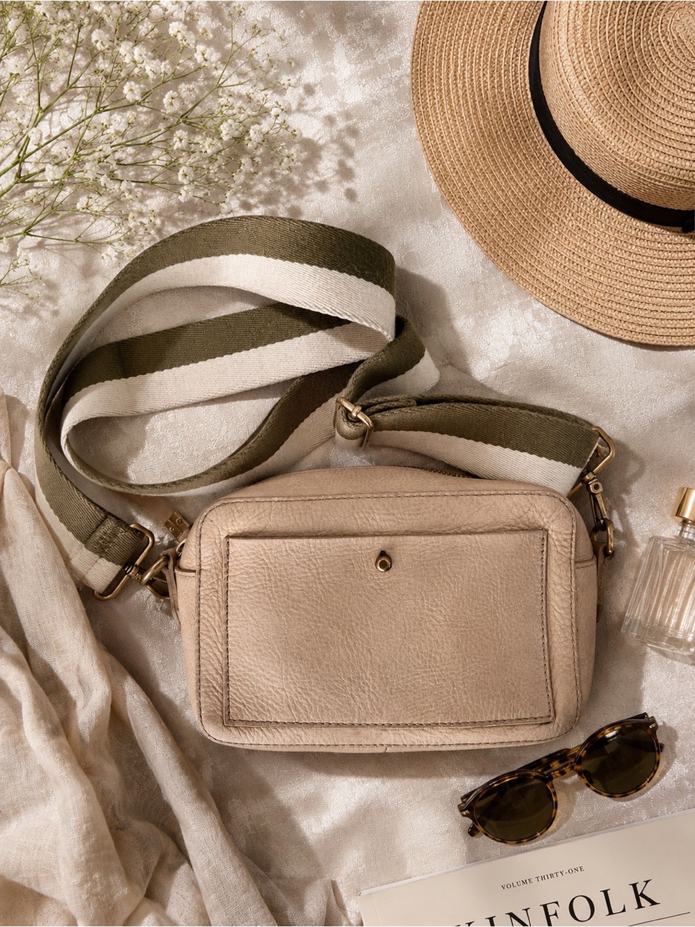 Madewell Transport Camera Bag | SAND
Soft Cowhide Crossbody